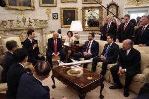 ترامب يُثير احتمالية امتلاك الولايات المتحدة (استعمار جديد) لأرض قاعدة عسكرية أمريكية في كوريا والخليخ العربى 