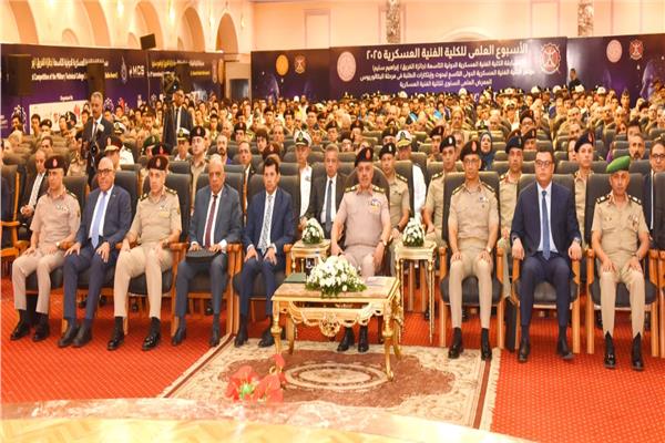 المتحدث العسكرى رئيس أركان حرب القوات المسلحة يشهد فعاليات اليوم العلمي للكلية الفنية العسكرية