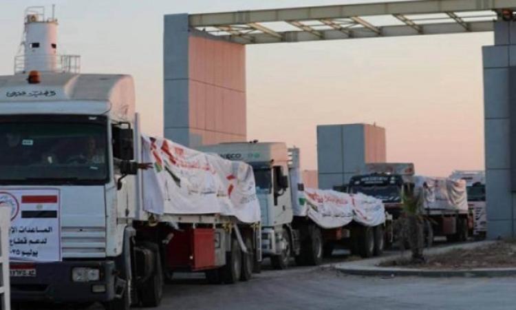 مصر تدفع بالقافلة 35 من المساعدات الإنسانية والغذائية إلى غزة.. وزير الحرب الإسرائيلى يجدد التهديد بتدمير القطاع