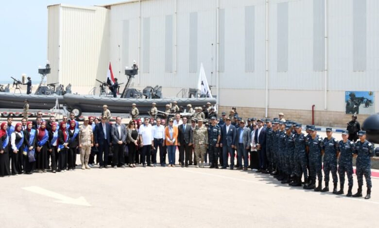 المتحدث العسكرى : القوات المسلحة تنظم زيارة لوفد من الإعلاميين وطلبة الأكاديمية العسكرية المصرية وطلبة الجامعات المصرية لإحدى الوحدات الخاصة البحرية