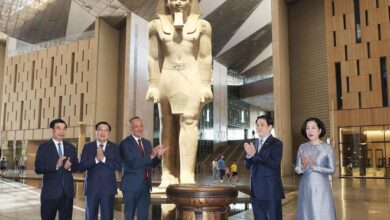 رئيس فيتنام يزور المتحف المصري الكبير والأهرامات ويشيد بروعة الحضارة المصرية