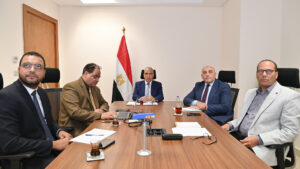 وزير الري يبحث مجهودات إزالة التعديات على نهر النيل