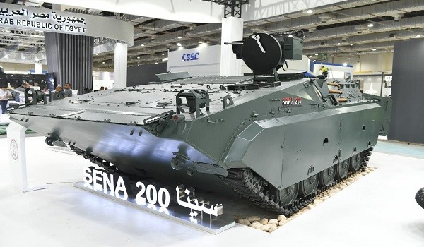 وزير الإنتاج الحربي المصري يعلن إقامة خط إنتاج لأحدث المدفعية في العالم