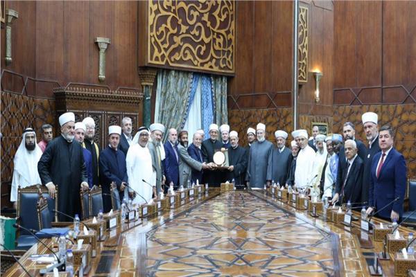 شيخ الأزهر يدعو الدول الإسلامية لوضع استراتيجية لرفع وعي الشعوب بتاريخهم 