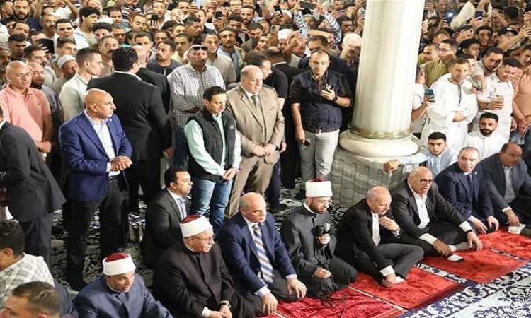 وزير الأوقاف يؤدي صلاة الجمعة من مسجد الإمام الحسين بحضور محافظ القاهرة 