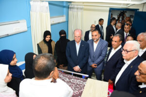 وزير الخارجية ورئيس الوزراء الفلسطيني يزوران جرحى فلسطين بمستشفى العريش