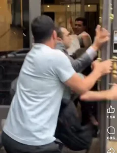 البعثات الدبلوماسية المصرية بالخارج تتصدى للمخربين.. أمن البعثة المصرية فى نيويورك يتصدى لمحاولة اقتحام من أنصار الإرهابية