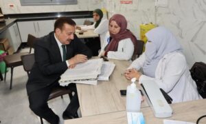 محافظ المنوفية يحيل 32 من العاملين بمستشفيات بركة السبع ومليج للتحقيق 