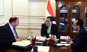 رئيس الوزراء يستعرض نماذج استجابات منظومة الشكاوى الحكومية لعدد من الحالات