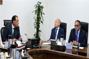 مدبولي يستعرض الفرص الاستثمارية ببعض الأراضي الفضاء على كورنيش النيل 