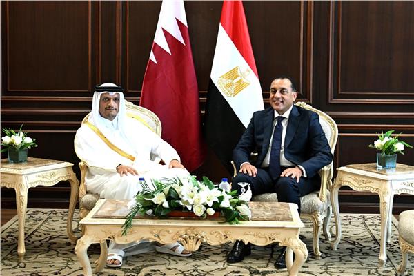 رئيس الوزراء يلتقي نظيره القطري لبحث مجالات التعاون المشترك 
