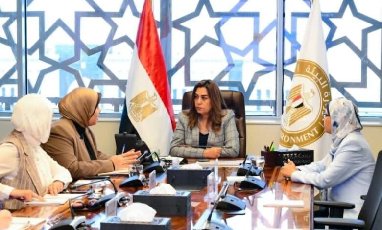 د. منال عوض تتابع جهود رصد وتحسين جودة الهواء والمياه لحماية البيئة ومواكبة التغيرات البيئية 