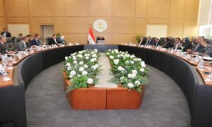 وزير الكهرباء يوجه بمواصلة تنفيذ خطة مجابهة ارتفاع الأحمال وزيادة الاستهلاك 