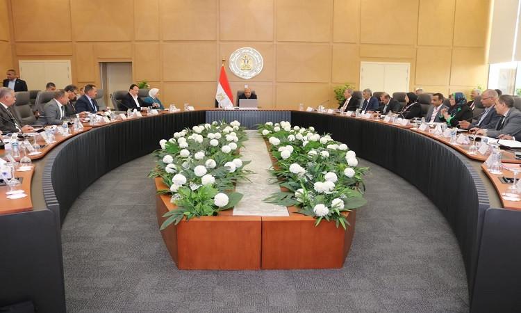 وزير الكهرباء يوجه بمواصلة تنفيذ خطة مجابهة ارتفاع الأحمال وزيادة الاستهلاك 