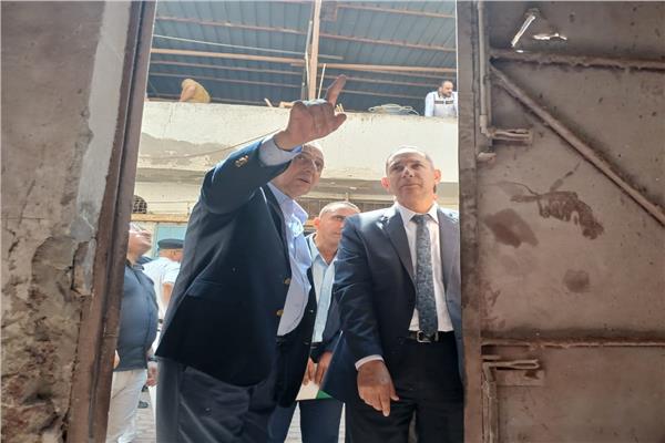 محافظ الغربية يُقرر إزالة مصنع الملابس المحترق بالمحلة الكبرى