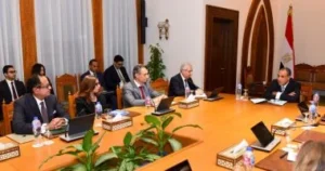 وزير الخارجية يجتمع مع قيادات وأعضاء قطاع الشئون متعددة الأطراف والأمن الدولى 