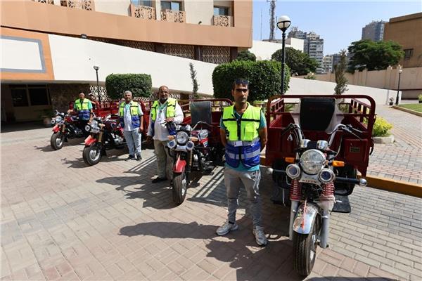 منال عوض القائم باعمال وزارة البيئة تسلم 50تروسيكل لدعم منظومة النظافة بالجيزة