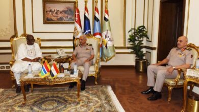 وزير الدفاع يلتقى نظيره بجمهورية جامبيا لبحث سبل التعاون العسكري