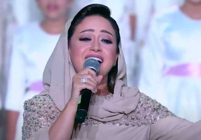 بـ طرحة وأكمام طويلة.. ريهام عبدالحكيم تحيي حفل مولد النبي أمام الرئيس السيسي (فيديو) 