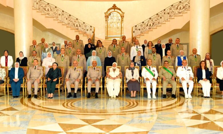 وزير الدفاع: يكرم قادة القوات المسلحة الذين أوفوا العطاء بالقوات المسلحة