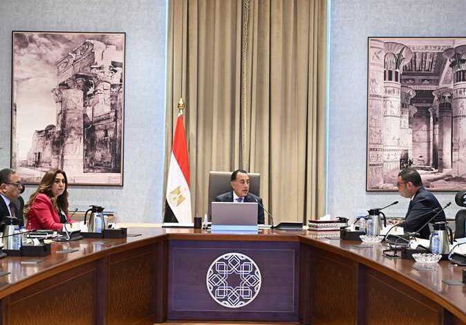 الحكومة تحدد 4 أسباب لانهيار العقارات.. وتستعرض الحلول المقترحة 