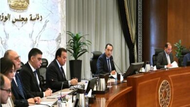 مدبولى يتابع موقف توافر الاعتمادات المالية لشراء المستلزمات الطبية 