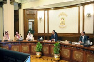 رئيس الوزراء يناقش مع وزير الدولة السعودي حزمة استثمارات سعودية في مصر 