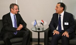 رئيس الوزراء: مصر تولي اهتماما لأطر الشراكة المتميزة مع اليونان 