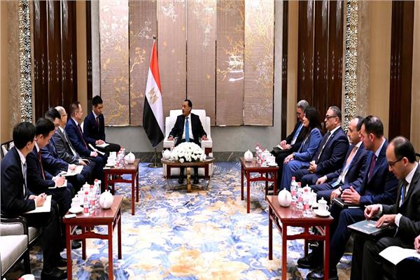 رئيس الوزراء : نتطلع لجذب الشركات الصينية للعمل في المنطقة 