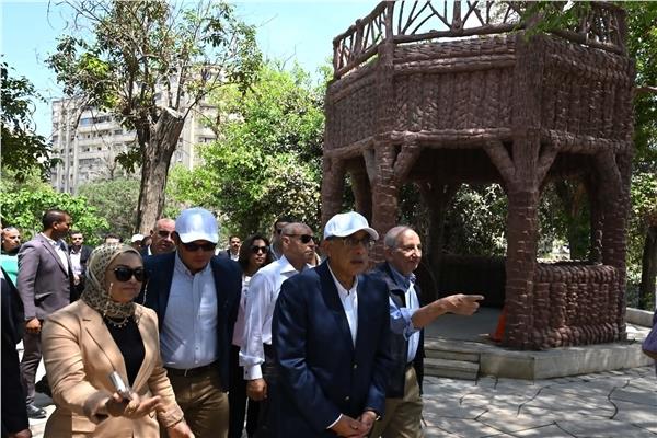 رئيس الوزراء يتفقد أعمال إحياء حديقة الأزبكية