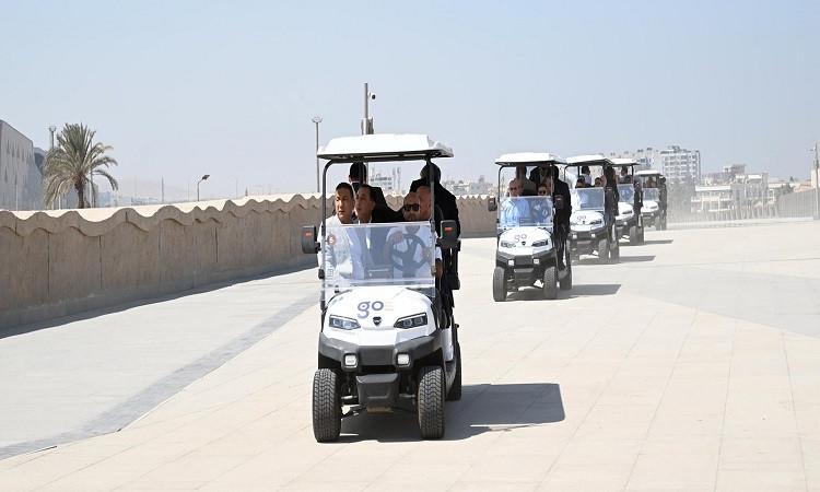 مدبولي يتفقد"الممشى السياحي"ضمن الاستعداد لافتتاح المتحف المصري الكبير 