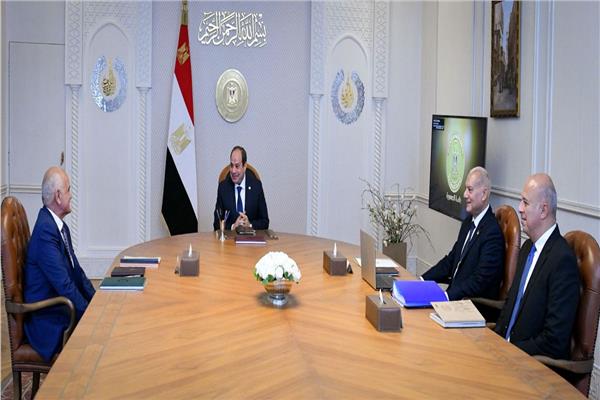 الرئيس السيسي يصدق على مبادرة «مصر معاكم» لرعاية القصر من أبناء شهداء