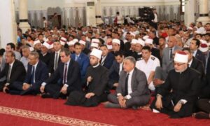 "الأزهري وعياد والمسلماني" يصلون بمسجد أبي بكر بالإسماعيلية 