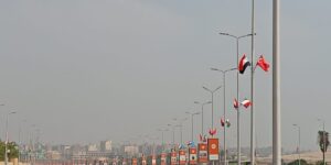 محافظ الجيزة: تعليق الأعلام واللافتات الترحيبية بالدول الضيوف على الطرق والمحاور المؤدية للمتحف المصري الكبير 