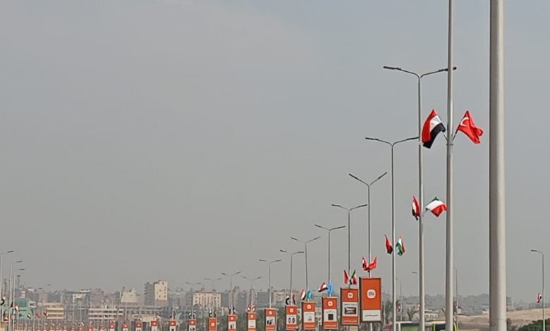 محافظ الجيزة: تعليق الأعلام واللافتات الترحيبية بالدول الضيوف على الطرق والمحاور المؤدية للمتحف المصري الكبير 