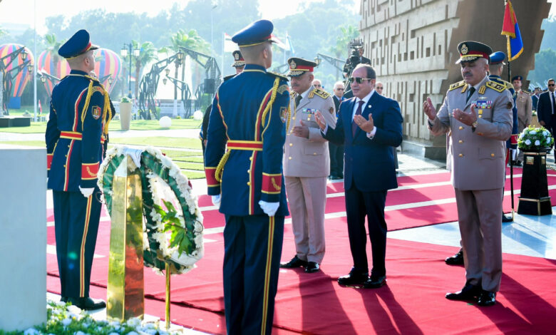 المتحدث العسكرى : الرئيس السيسى يزور النصب التذكارى لقراة الفاتحة لشهداءالقوات  المسلحة وقبرى "ناصر" و"السادات" 