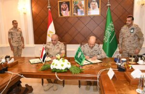 المتحدث العسكرى :الفريق أحمد خليفة يعود إلى أرض الوطن بعد انتهاء زيارته الرسمية للسعودية