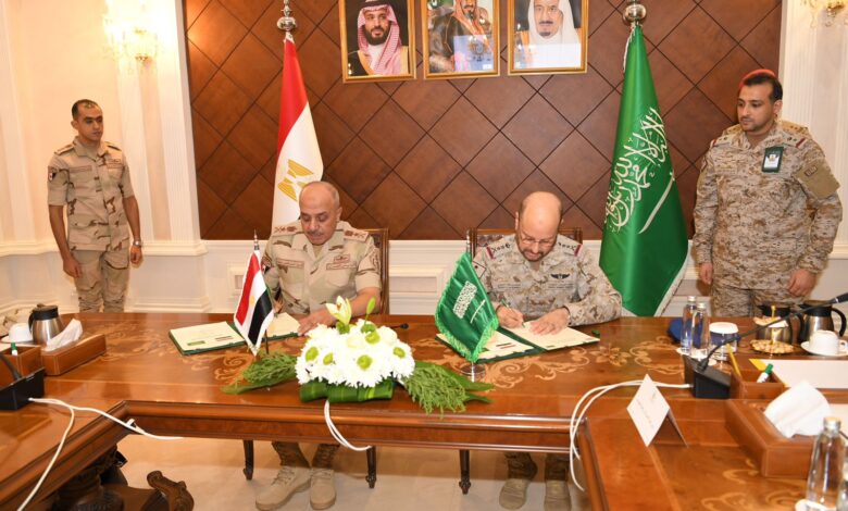 المتحدث العسكرى :الفريق أحمد خليفة يعود إلى أرض الوطن بعد انتهاء زيارته الرسمية للسعودية