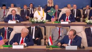 الرئيس السيسى وترامب يوقعان على وثيقة شاملة بشأن اتفاق إنهاء الحرب فى غزة 