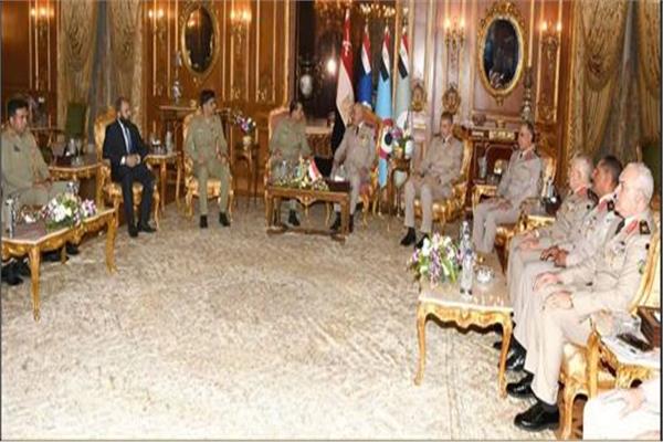 المتحدث العسكرى:وزيرالدفاع ورئيس الأركان يلتقيان رئيس أركان القوات البرية الباكستانية