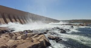 فتح بوابات خزان أسوان بعد ارتفاع منسوب النيل.. المياه عاملة شلالات  