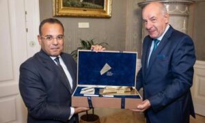 رئيس المجر يتسلم دعوة الرئيس السيسي لحضور حفل افتتاح المتحف المصري الكبير 
