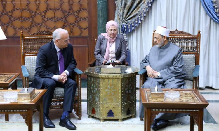 شيخ الأزهر للسفير السويدي لدى مصر: لا حرية في الإساءة للمقدسات الدينية 
