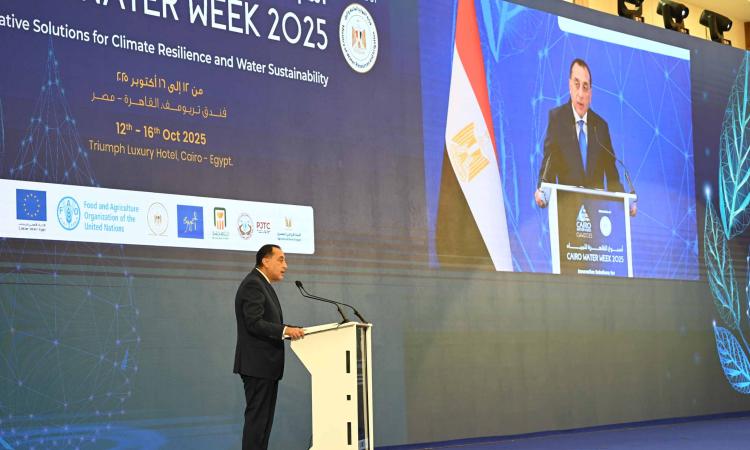 رئيس الوزراء: النيل بالنسبة لمصر قضية وجود لا تقبل المقامرة أو المساومة ويؤكد التعاون العادل والمنفعة المشتركة السبيل الوحيد لتحقيق التنمية لجميع شعوب الحوض 
