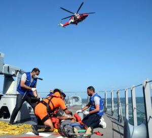 المتحدث العسكرى : مركز البحث والإنقاذ بوزارة الدفاع ينفذ التجربة " مصر - 11" لمحاكاة إنقاذ ركاب سفينة بعد إصطدامها بسفينة حاويات قبالة سواحل مدينة بورسعيد