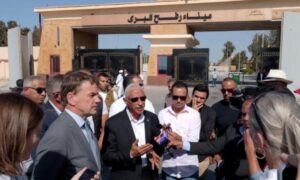 وفد برلماني دنماركي يتفقد معبر رفح ويشيد بالدور المصري في دعم غزة وخطة السلام