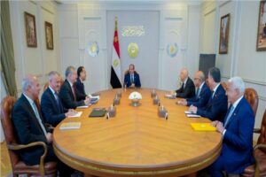 الرئيس عبدالفتاح السيسي يلتقي مدير شركة «إيني» الإيطالية