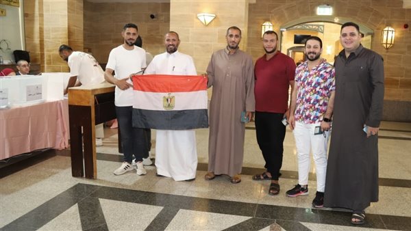 إقبال كبير من أبناء الجالية المصرية بجده للمشاركة في الإنتخابات البرلمانية قبل غلق باب التصويت