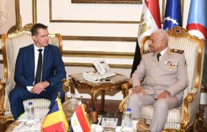 وزير الدفاع والإنتاج الحربى يلتقى وزير الدفاع الرومانى لبحث تعزيز العلاقات العسكرية بين الجانبين بجميع المجالات 