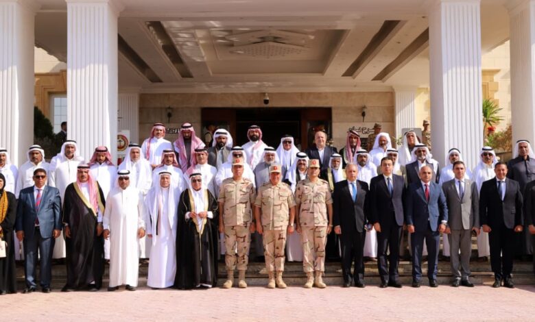 المتحدث العسكرى : قيادة الجيش الثالث الميدانى تستقبل عدداً من شيوخ وعواقل القبائل وأعضاء مجلسى النواب والشيوخ بمحافظتى السويس وجنوب سيناء